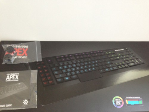 Le SteelSeries Apex dans sa boite